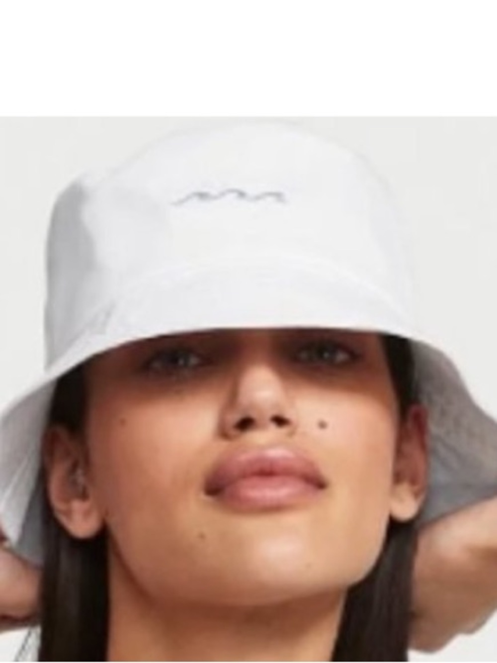 NWT! VICTORIA'S SECRET - SWIM
Bucket Hat White One size fits most! CUTE!